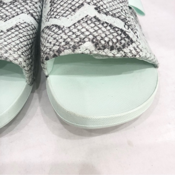 Vionic Kiera Snake Print Slide Sandals - Size Women 6W, Mint Green - Picture 6 of 12